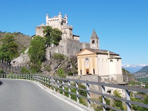 Valle d'Aosta, tra castelli e cime innevate